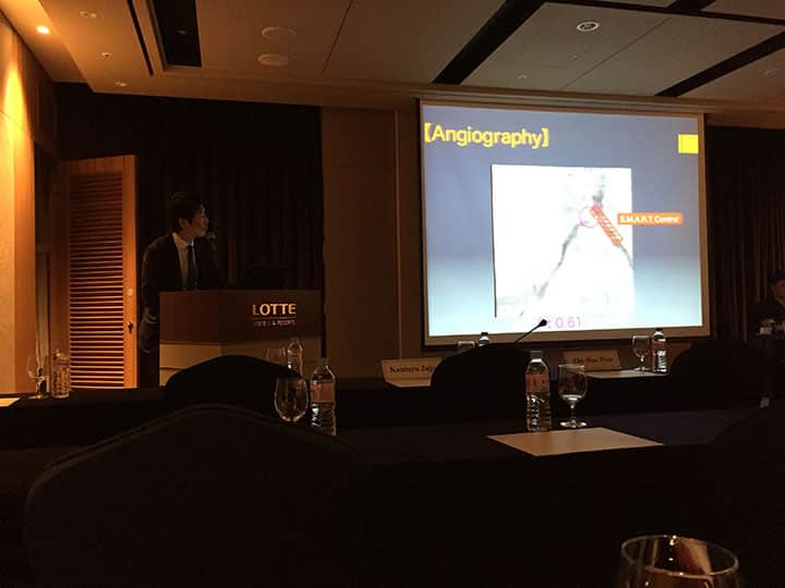 会場の雰囲気、23時近くにも関わらず熱い議論が交わされていました。