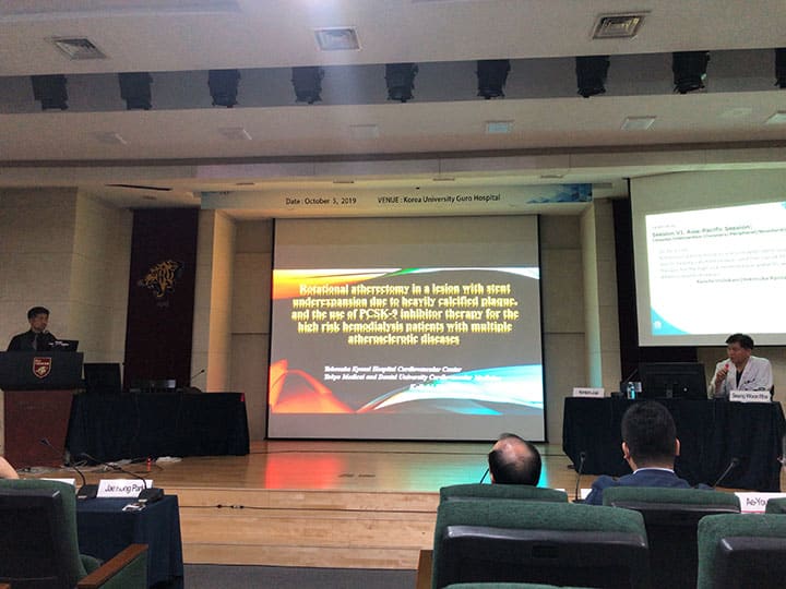 Case presentationをしている菱刈先生