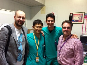 (写真5)ライブ参加時に,以前のフェロー達と.