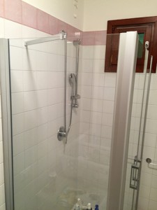 写真11: しばらく水しか出してくれなかったシャワー