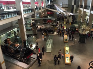 さすが産業革命の国。蒸気機関車から航空技術まで科学の発展が分かるように展示されています。体験コーナーもたくさんありこどもは1日いても飽きません。