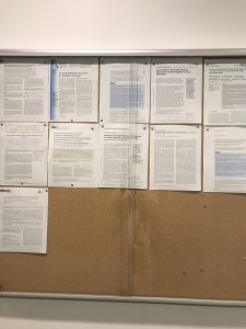 今年出された論文がオフィスの前に張り出されている